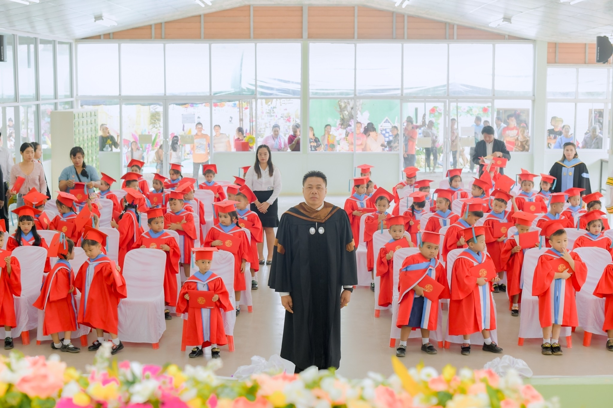พิธีมอบวุฒิบัตรผู้สำเร็จหลักสูตรการศึกษาปฐมวัย (บัณฑิตน้อย)🎓🧑‍🎓 ของศูนย์พัฒนาเด็กเล็กสังกัดองค์การบริหารส่วนตำบลครน ทั้ง 4 แห่ง